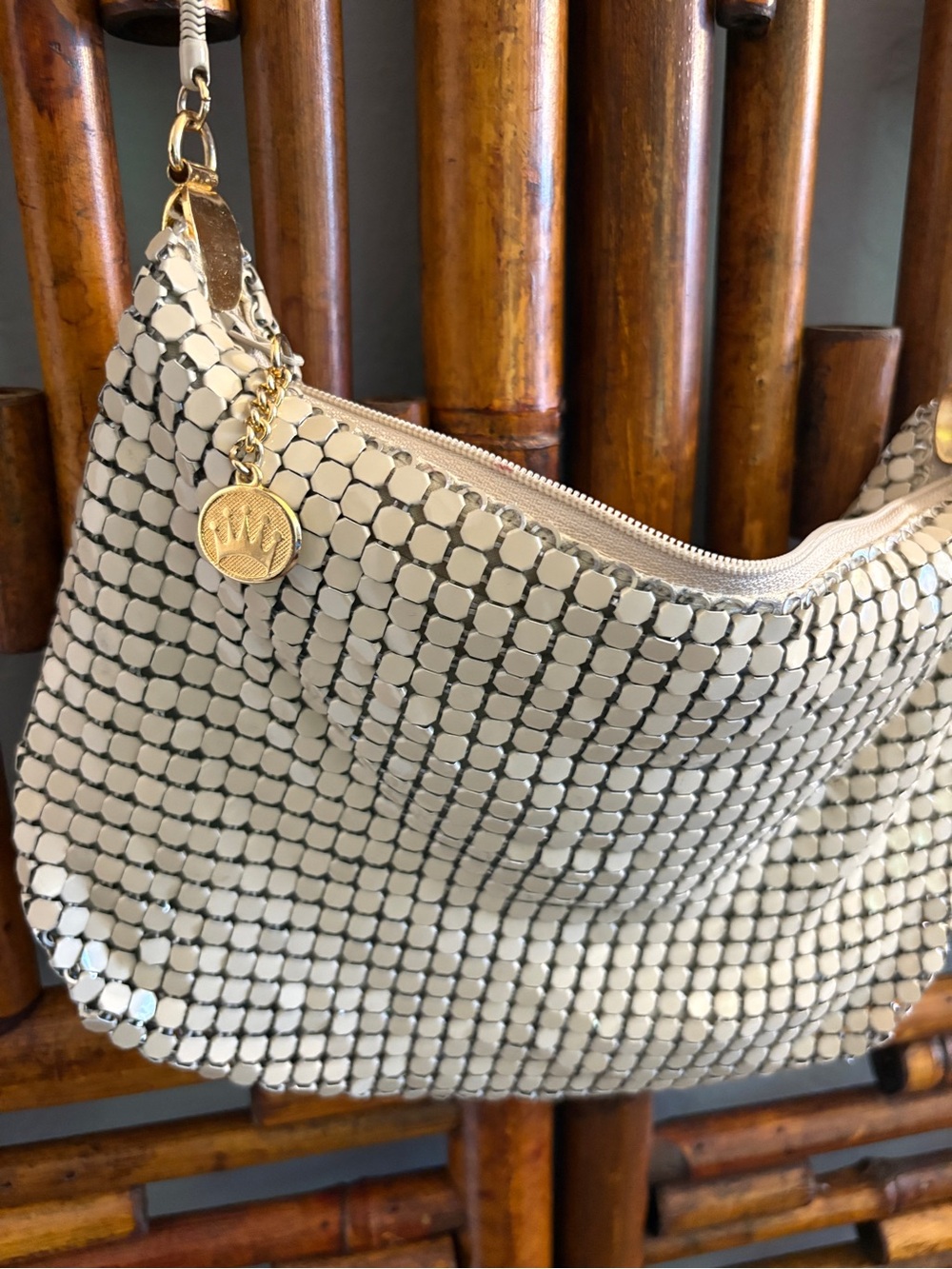 VINTAGE LA REGAL IVORY METAL CHAIN LINK PURSE